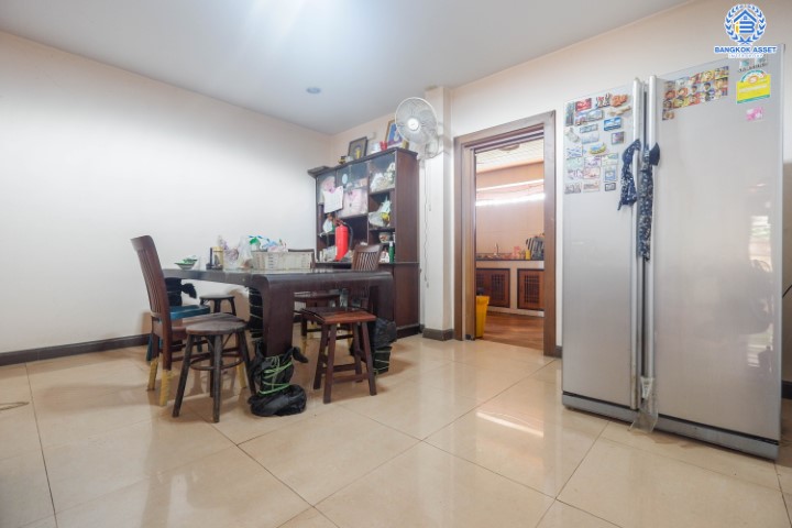 *****บ้านเดี่ยวมือสองย่านกรุงเทพฯ ม.อรุณทอง พุทธมณฑลสาย2 เนื้อที่กว้างขวางมากถึง 114 ตร.ว.  ฟังก์ชัน 6 ห้องนอน 4 ห้องน้ำ ที่จอดรถ 3 คัน บ้านสไตล์ Home Office บนทำเลแห่งการเดินทาง ใกล้รถไฟฟ้าสายสีน้ำเงิน "สถานีบางหว้า" และทางด่วน "ศรีรัช"